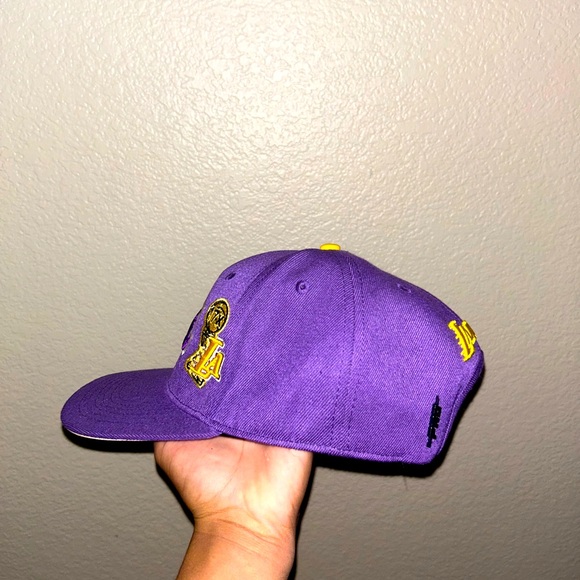 Lakers SnapBack hat with patches - Picture 4 of 5